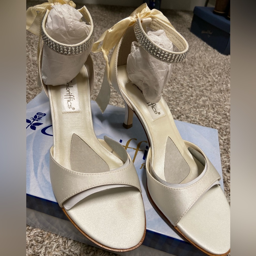 Coloriffics Bridal Shoes, size 8.5, Ivory